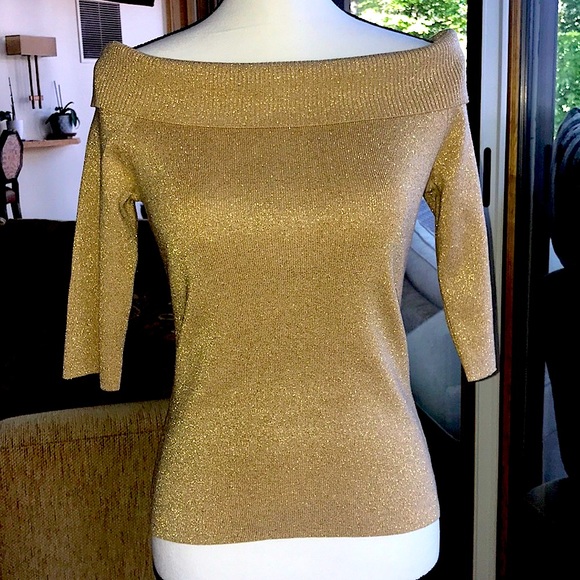 🔥TOTAL VAMP TOP — U-Knit. Glistening Gold Shimmer. Off Shoulder 🌺 STUNNING !♥️ - Picture 1 of 8